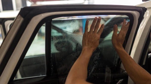 Fumê espelhado prata em Itu