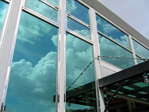 Película espelhada janela em Itu